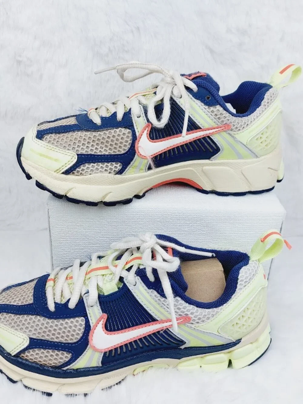 Nike Vomero 5 Girls Barely Volt Midnight Navy Pure Platinum White Sneakers Sz 2